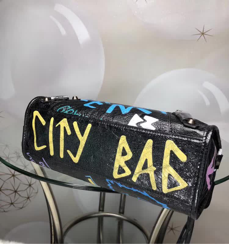 BALENCIAG巴黎世家 歐洲水貨 Balenciaga city小黑釘 限量原廠爆裂紋羊皮黑白塗鴉 手提包  BL1118
